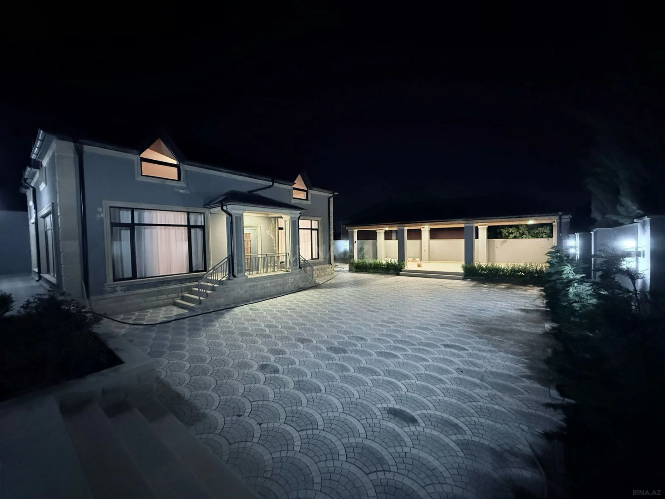 Satılır 6 otaqlı həyət evi 240 m²