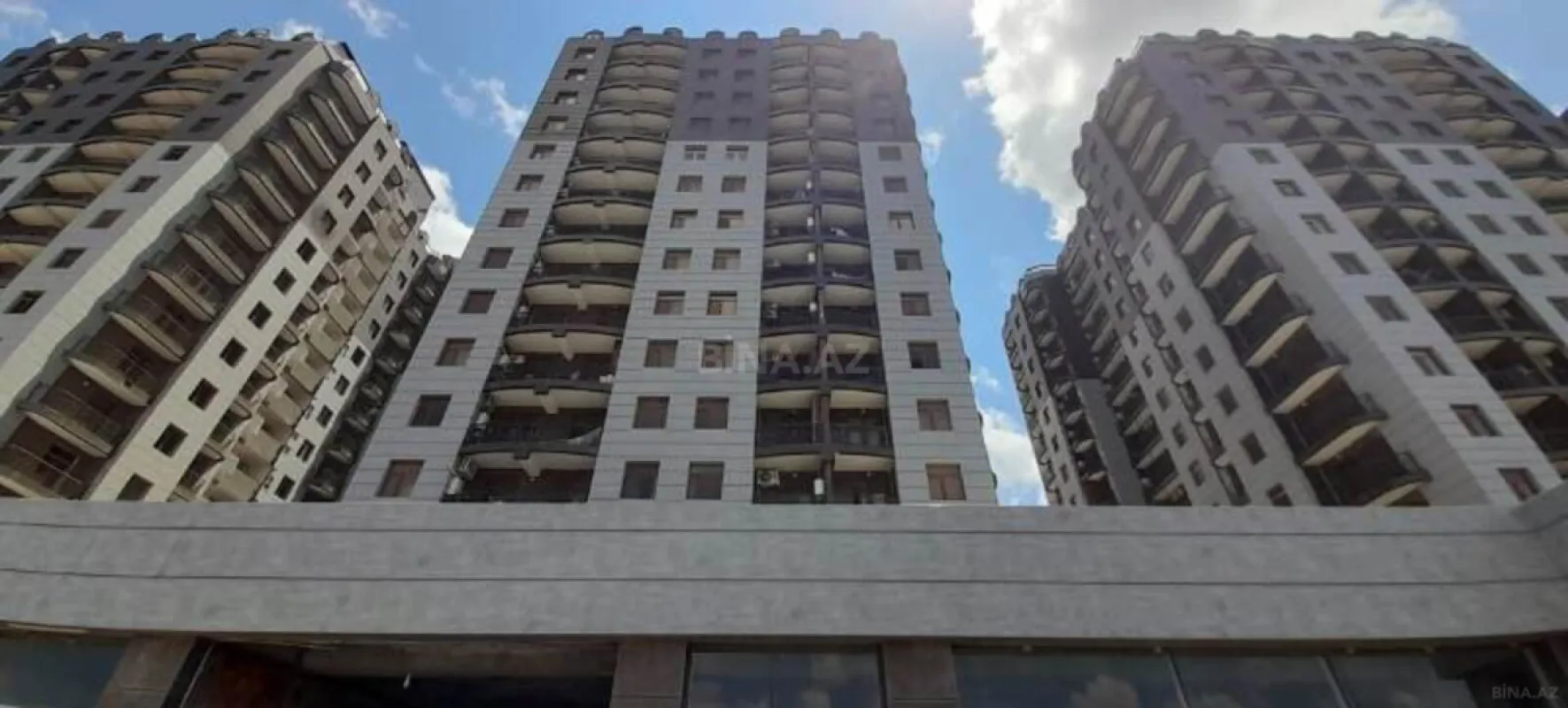 Satılır 3 otaqlı mənzil 127 m²