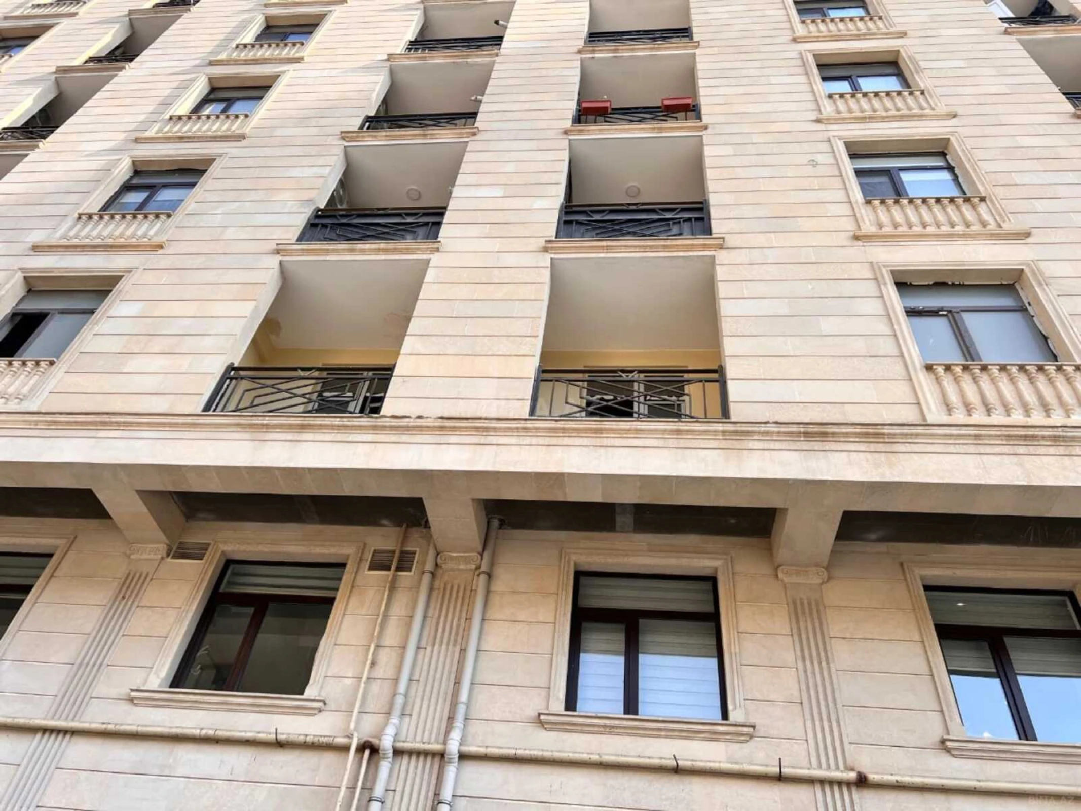 Satılır 3 otaqlı mənzil 154 m²