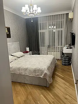 Satılır 3 otaqlı mənzil 150 m²