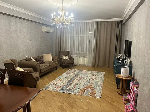 Satılır 3 otaqlı mənzil 150 m²
