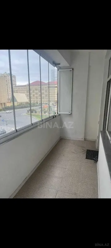 Satılır 3 otaqlı mənzil 150 m²