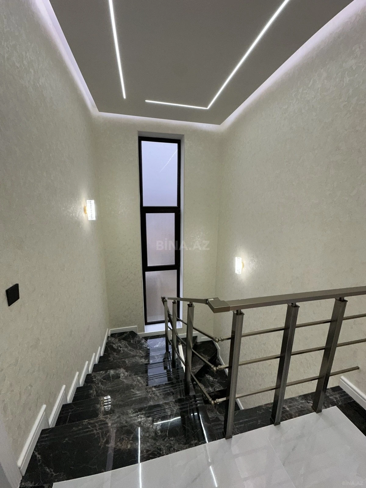 Satılır 6 otaqlı həyət evi 280 m²