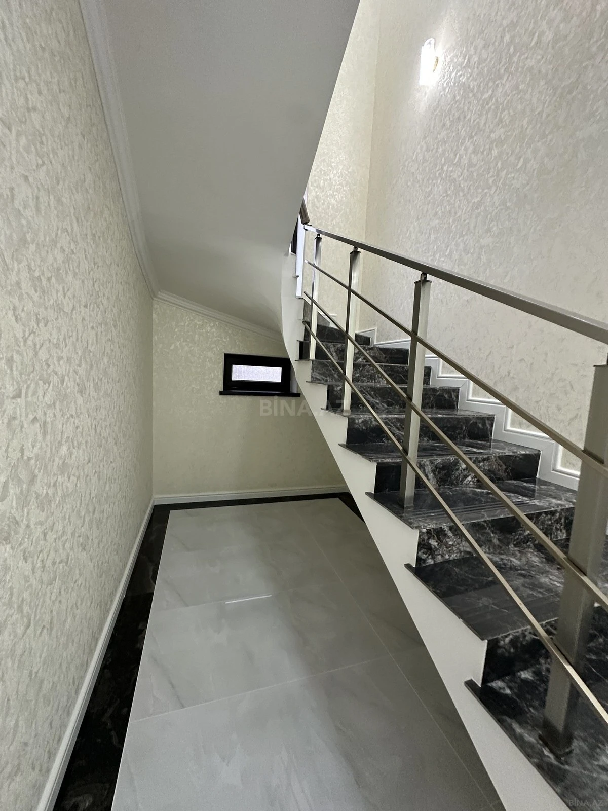 Satılır 6 otaqlı həyət evi 280 m²