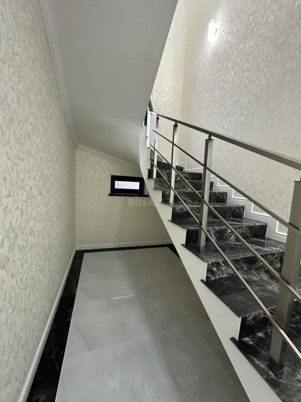 Satılır 6 otaqlı həyət evi 280 m²