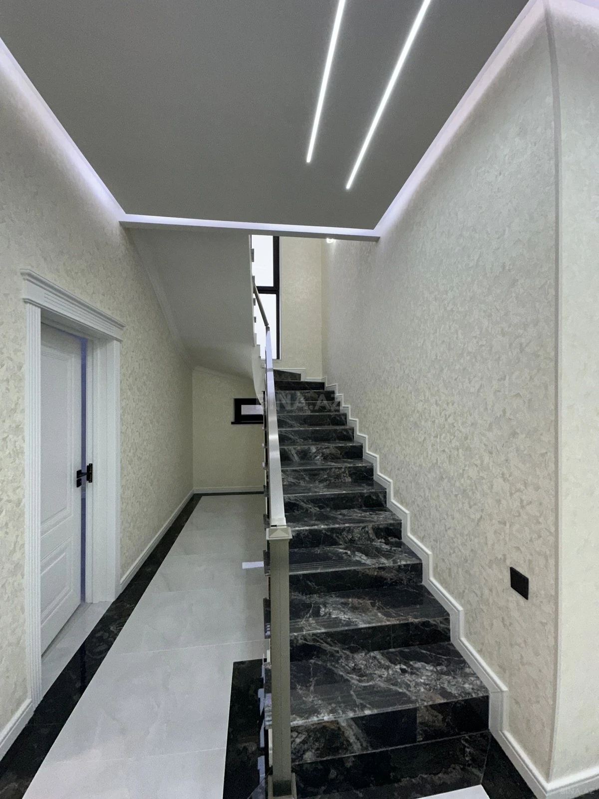 Satılır 6 otaqlı həyət evi 280 m²