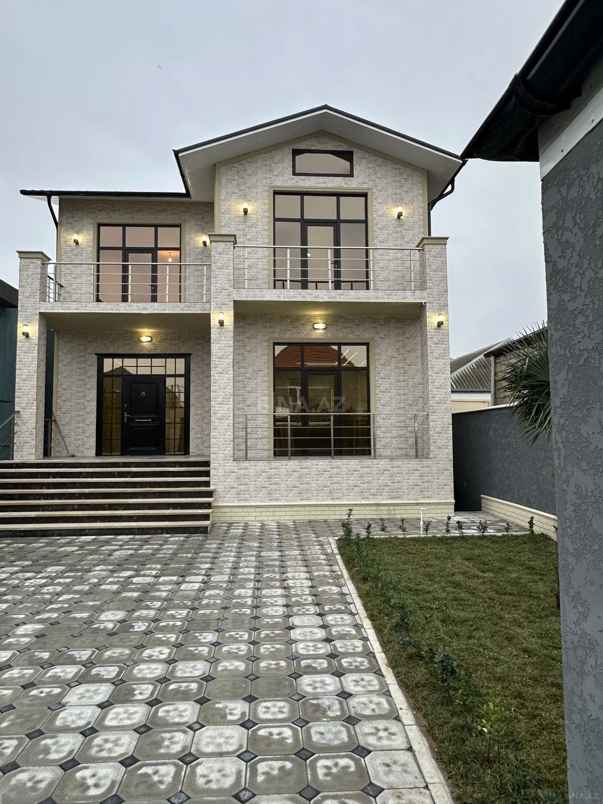 Satılır 6 otaqlı həyət evi 280 m²