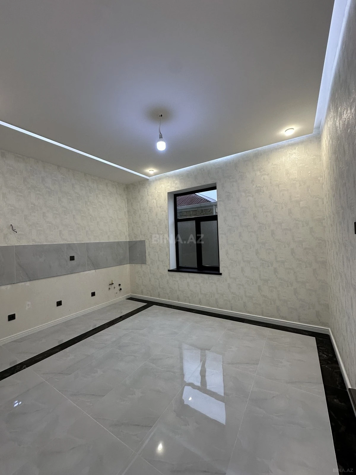 Satılır 6 otaqlı həyət evi 280 m²