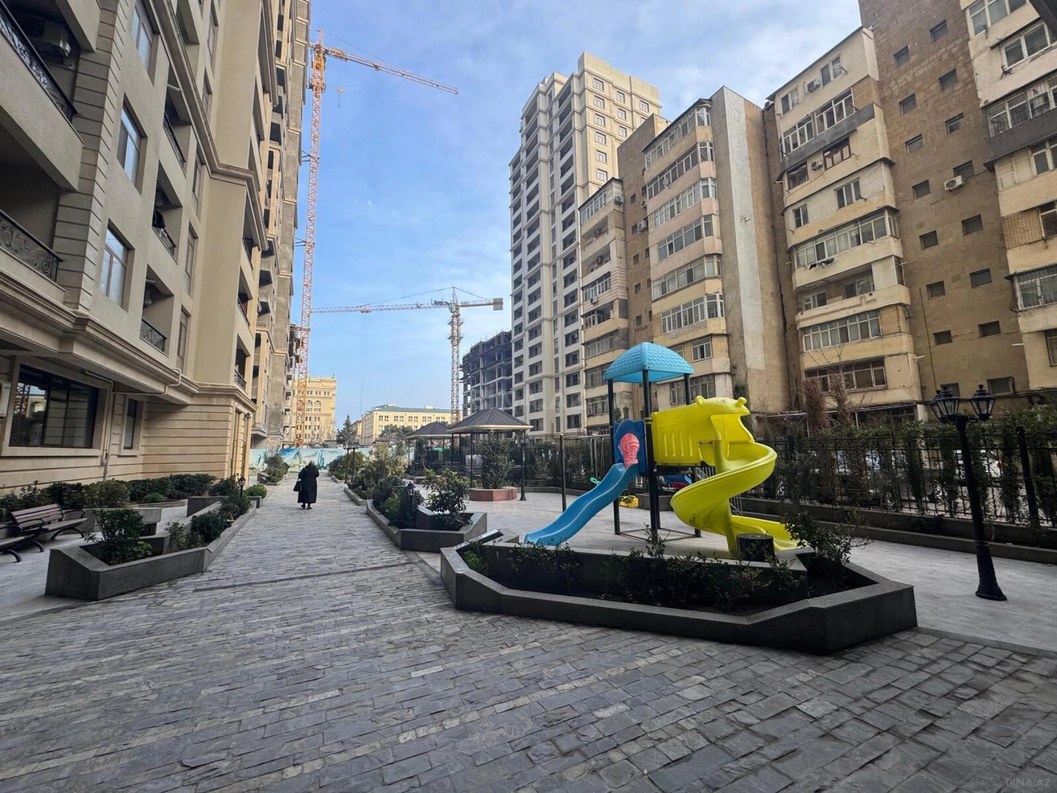 Satılır 3 otaqlı mənzil 105 m²