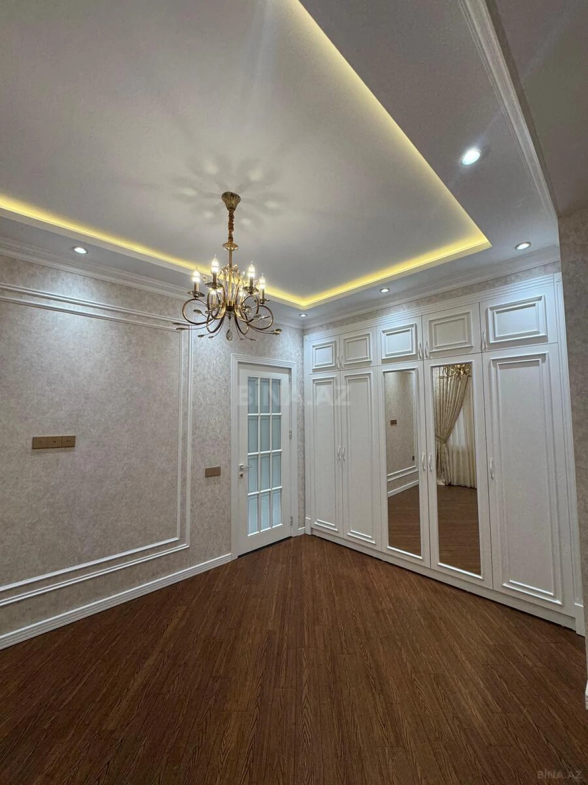 Satılır 3 otaqlı mənzil 105 m²