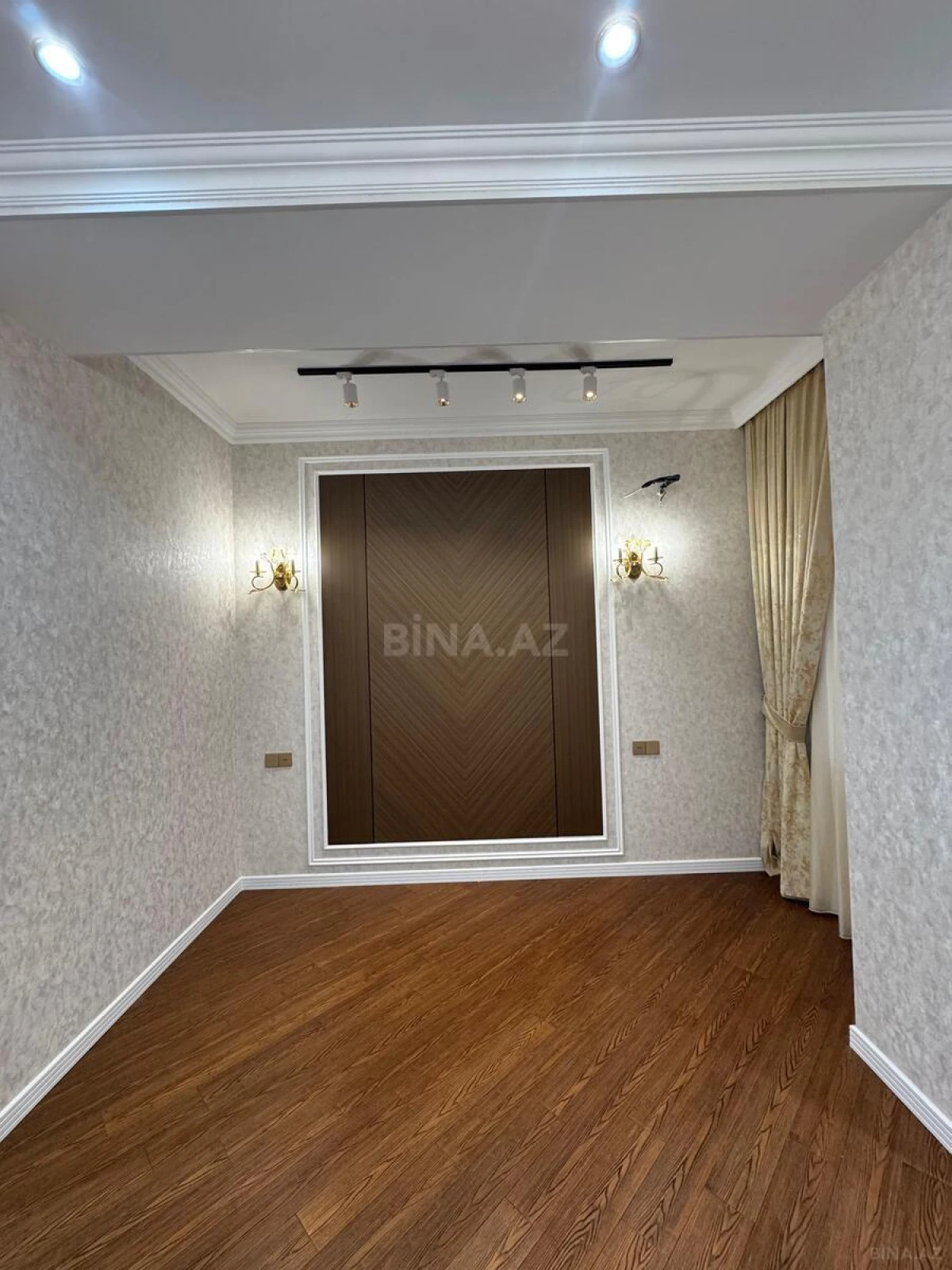Satılır 3 otaqlı mənzil 105 m²