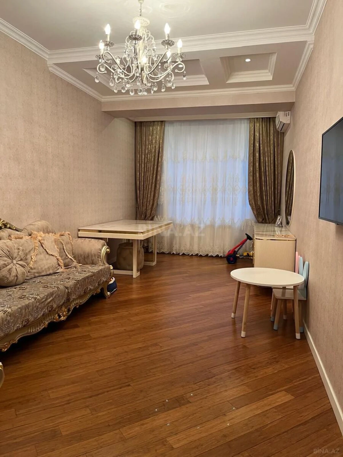 Satılır 3 otaqlı mənzil 108 m²