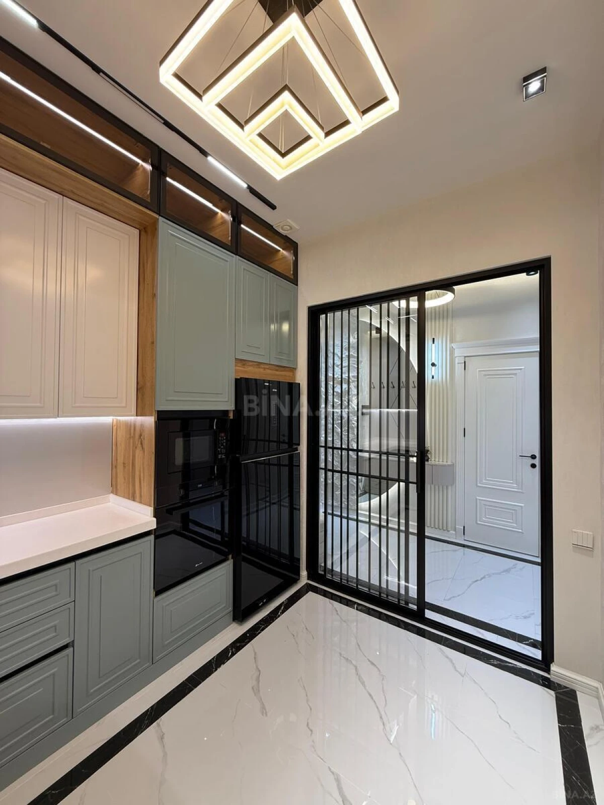 Satılır 3 otaqlı mənzil 98 m²