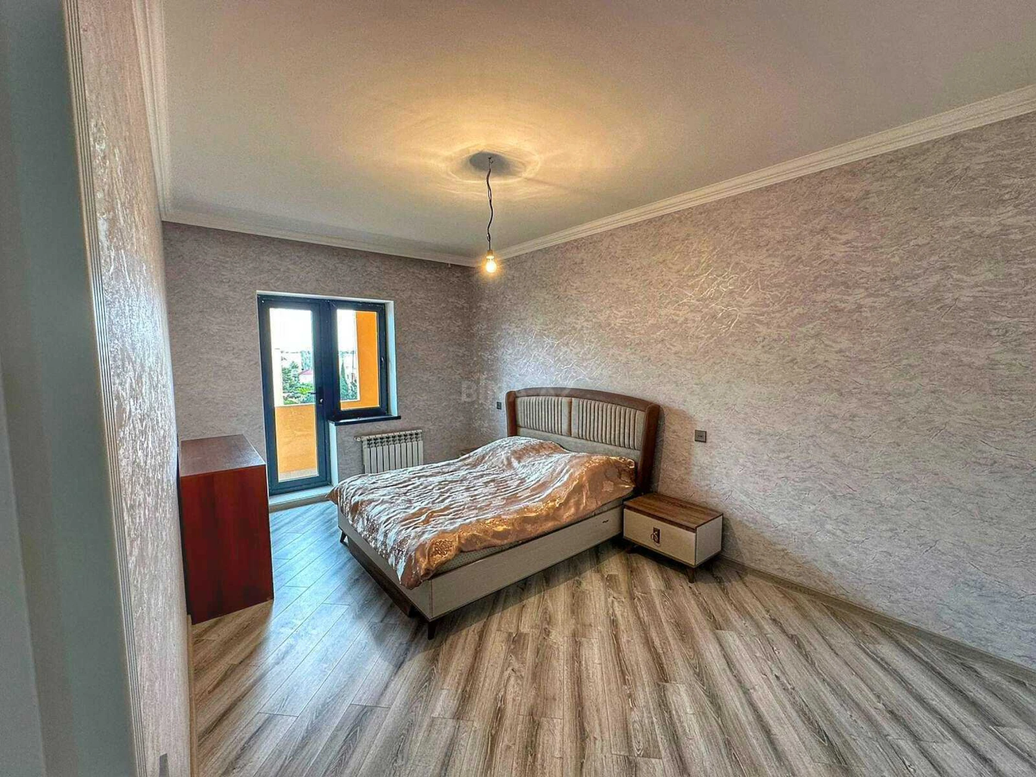 Satılır 5 otaqlı mənzil 125 m²