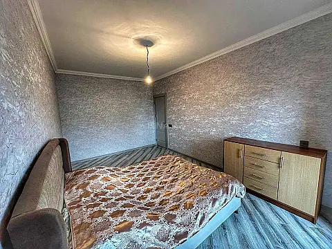 Satılır 5 otaqlı mənzil 125 m²