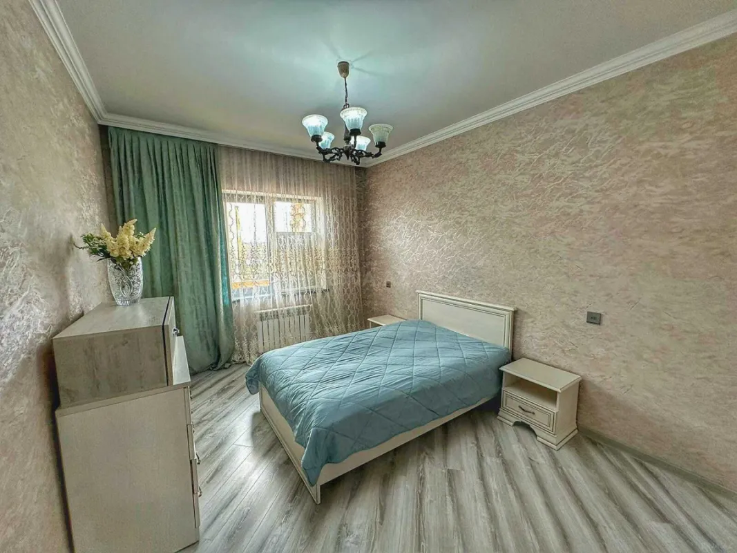 Satılır 5 otaqlı mənzil 125 m²
