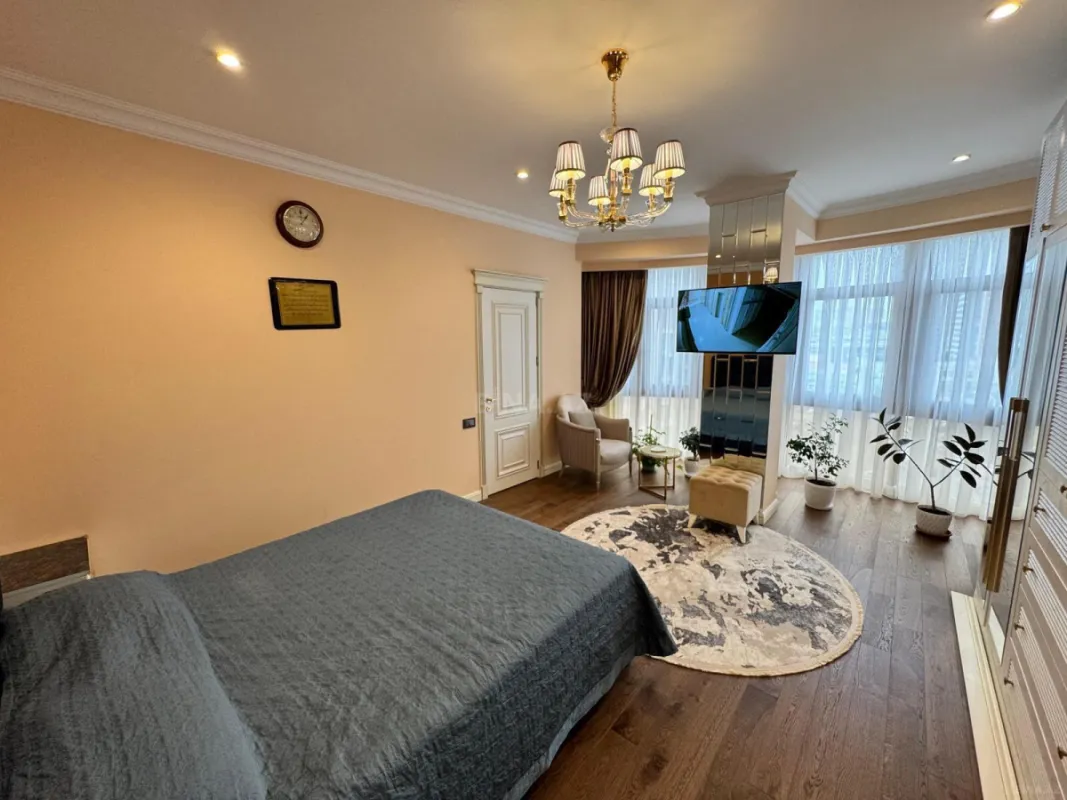 Satılır 4 otaqlı mənzil 160 m²