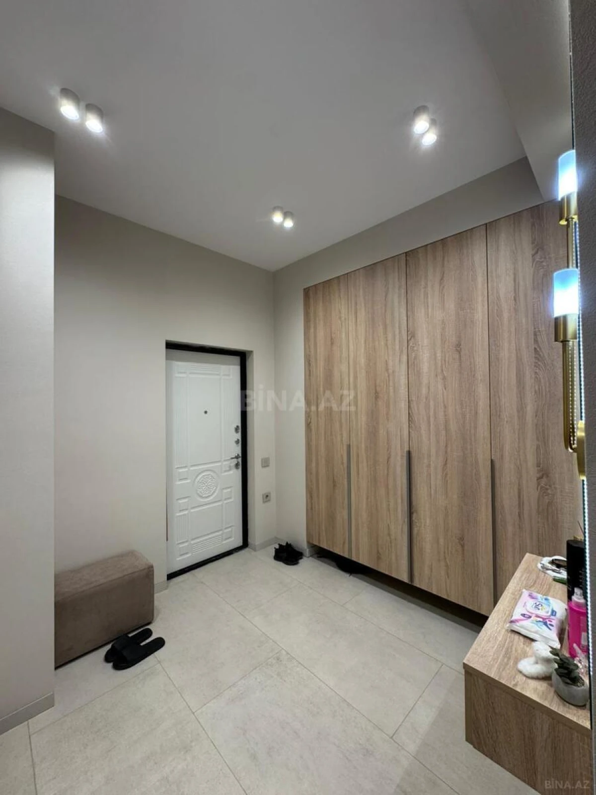 Kirayə verilir 2 otaqlı mənzil 70 m²