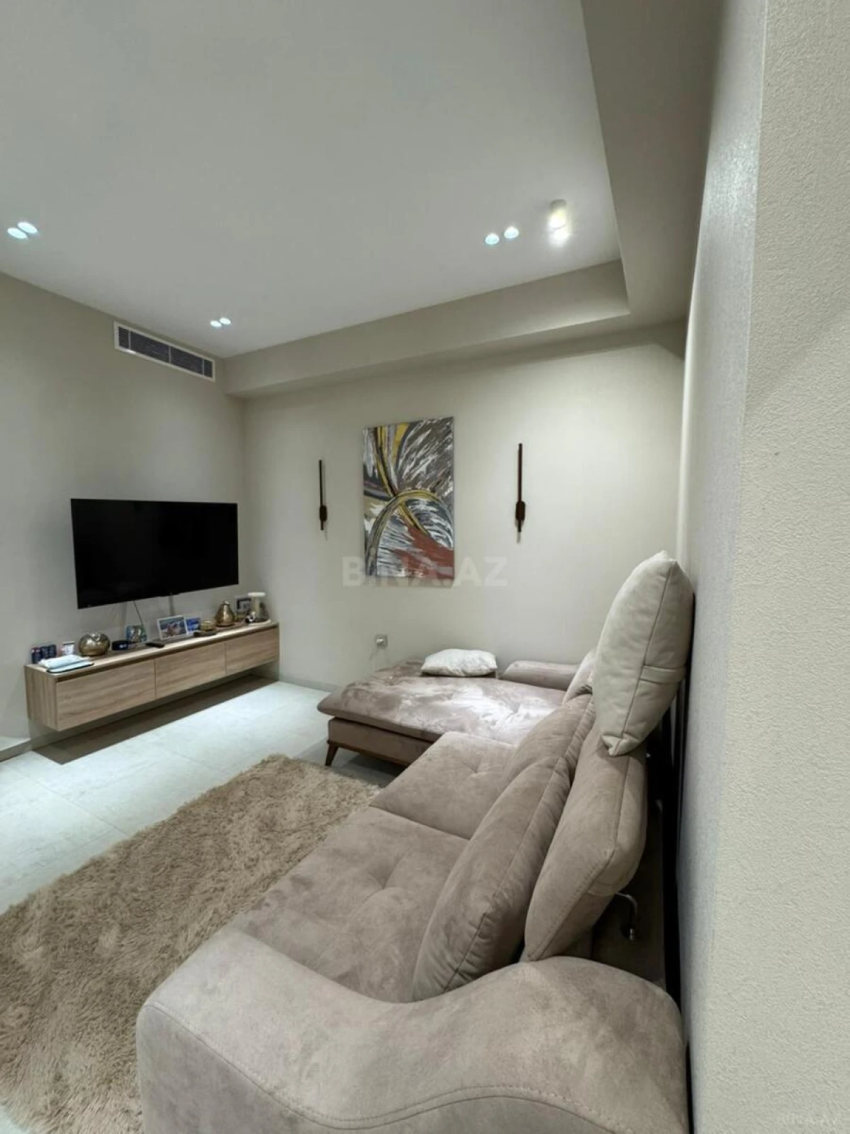 Kirayə verilir 2 otaqlı mənzil 70 m²