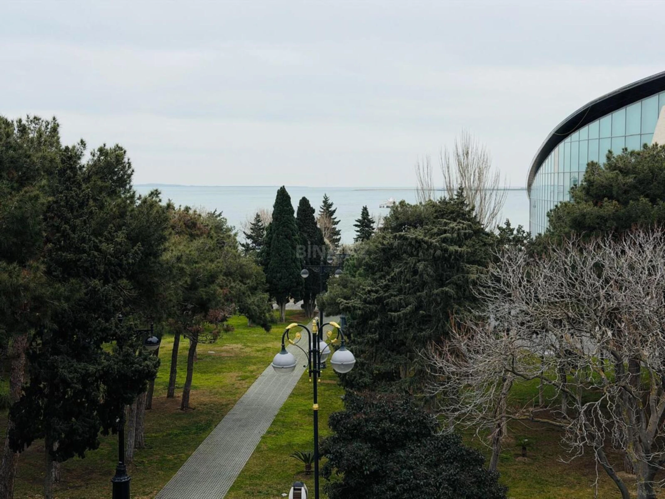 Satılır 3 otaqlı mənzil 152 m²