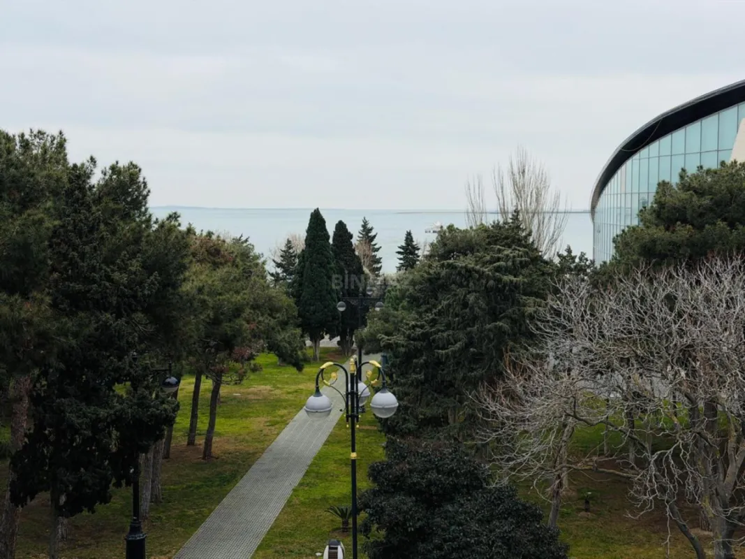 Satılır 3 otaqlı mənzil 152 m²