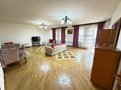 Satılır 3 otaqlı mənzil 152 m²