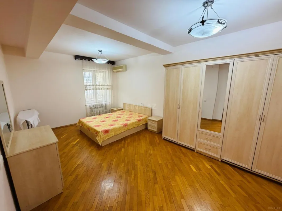 Satılır 3 otaqlı mənzil 152 m²