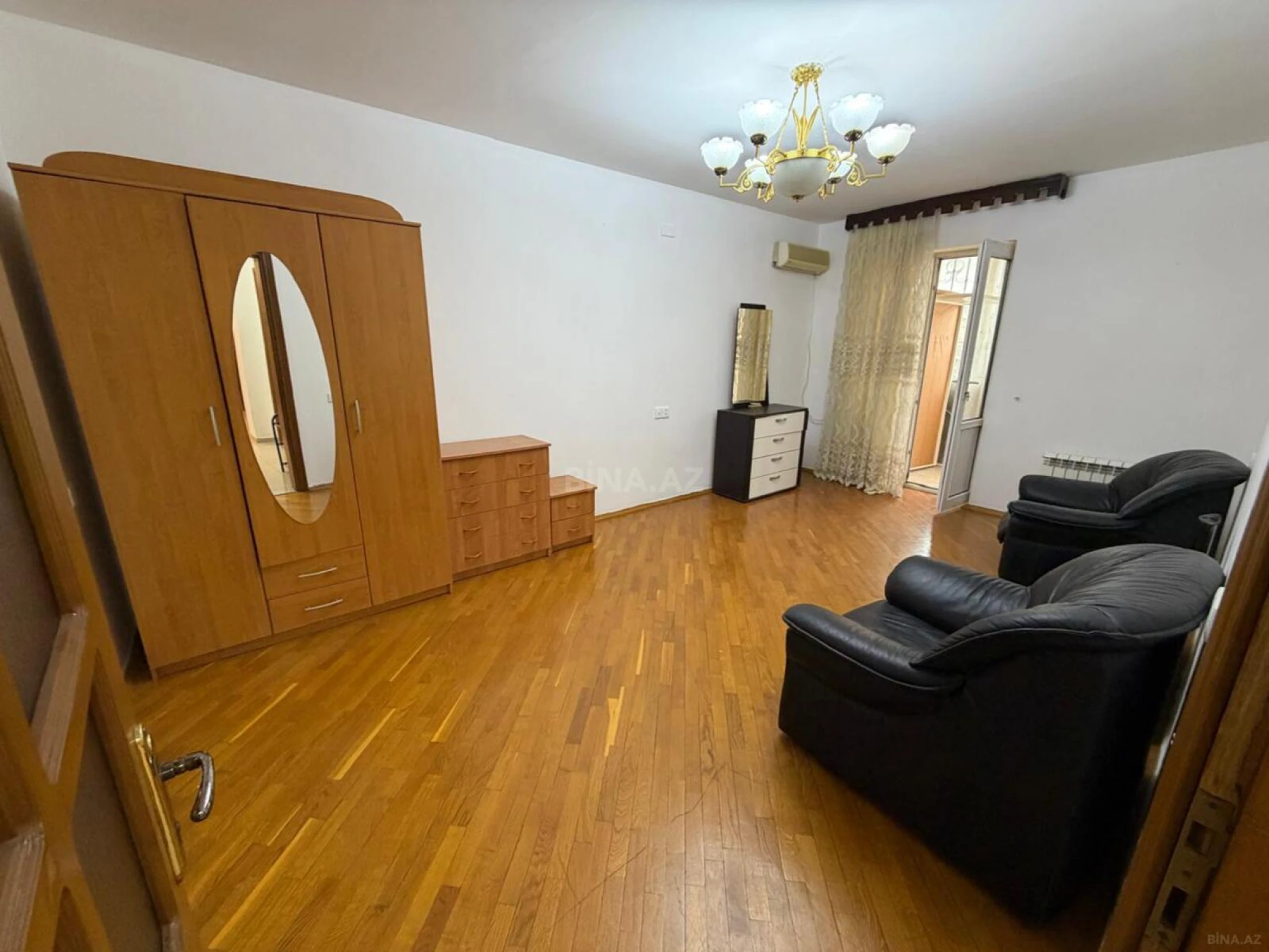 Satılır 3 otaqlı mənzil 152 m²