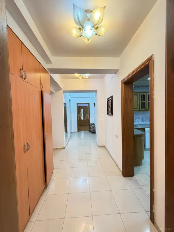 Satılır 3 otaqlı mənzil 152 m²