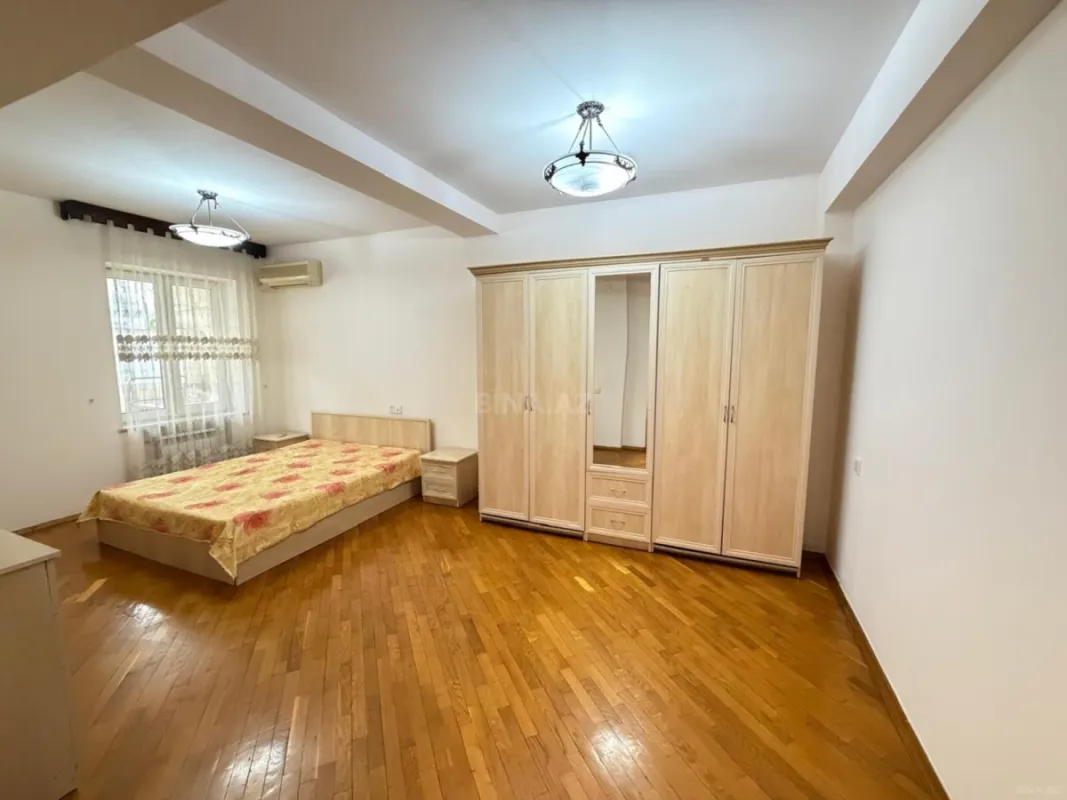 Satılır 3 otaqlı mənzil 152 m²