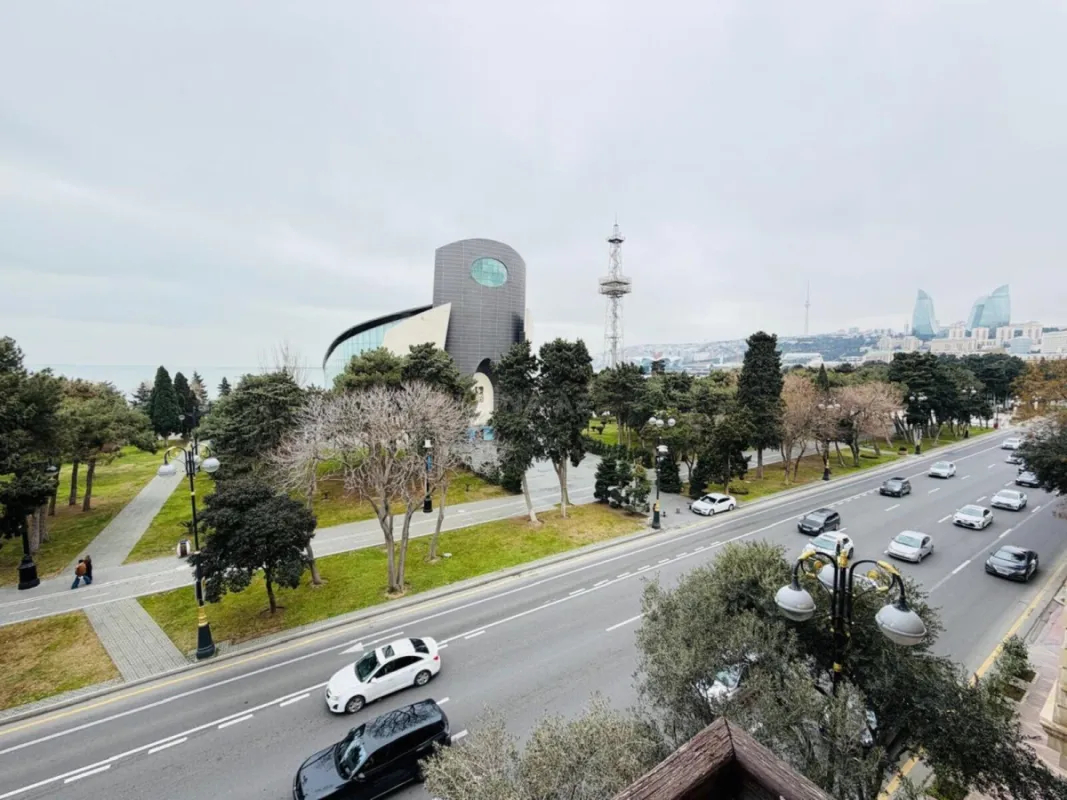 Satılır 3 otaqlı mənzil 152 m²