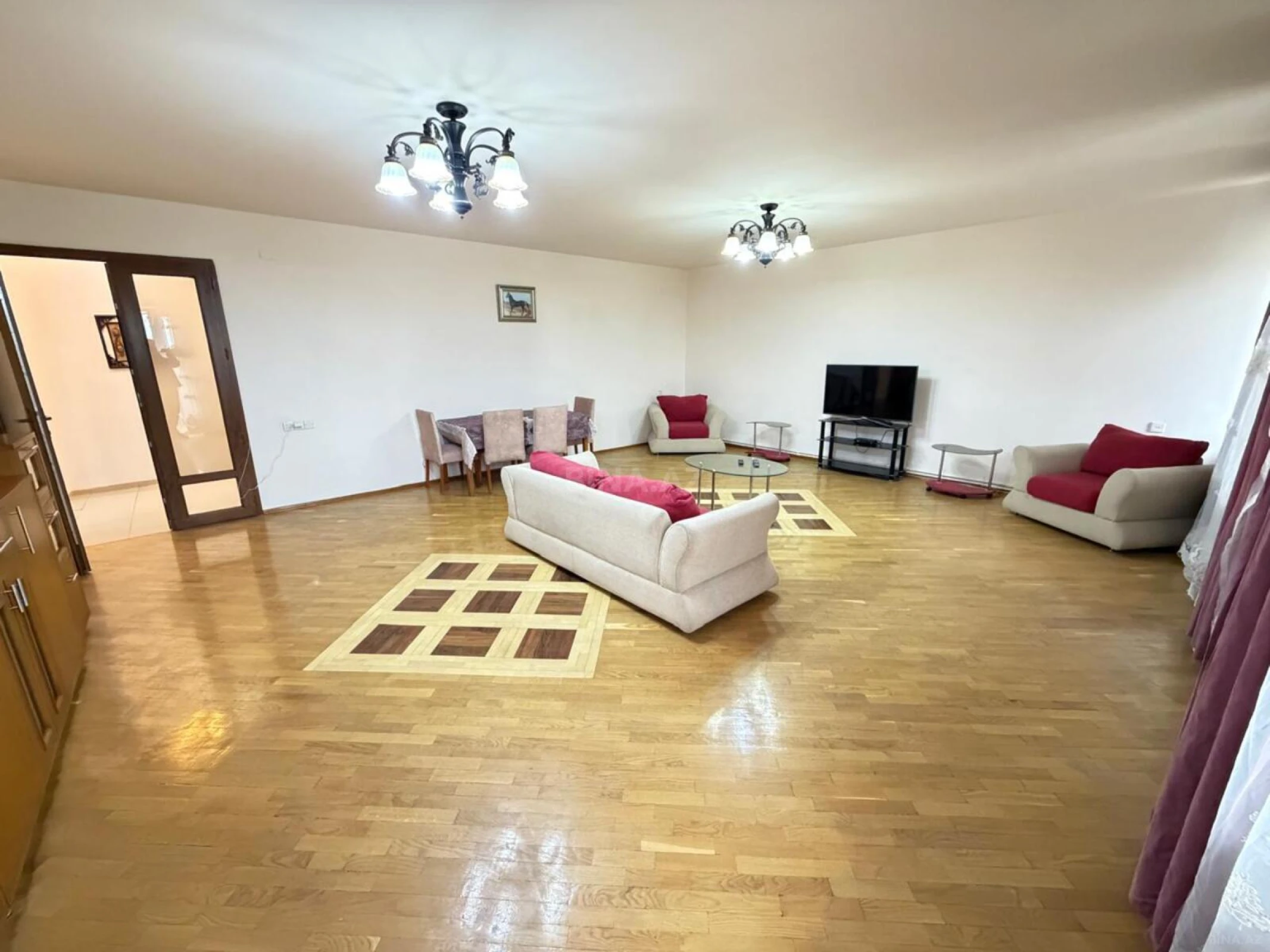Satılır 3 otaqlı mənzil 152 m²