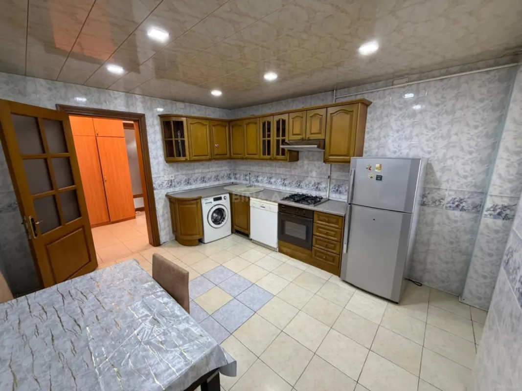 Satılır 3 otaqlı mənzil 152 m²