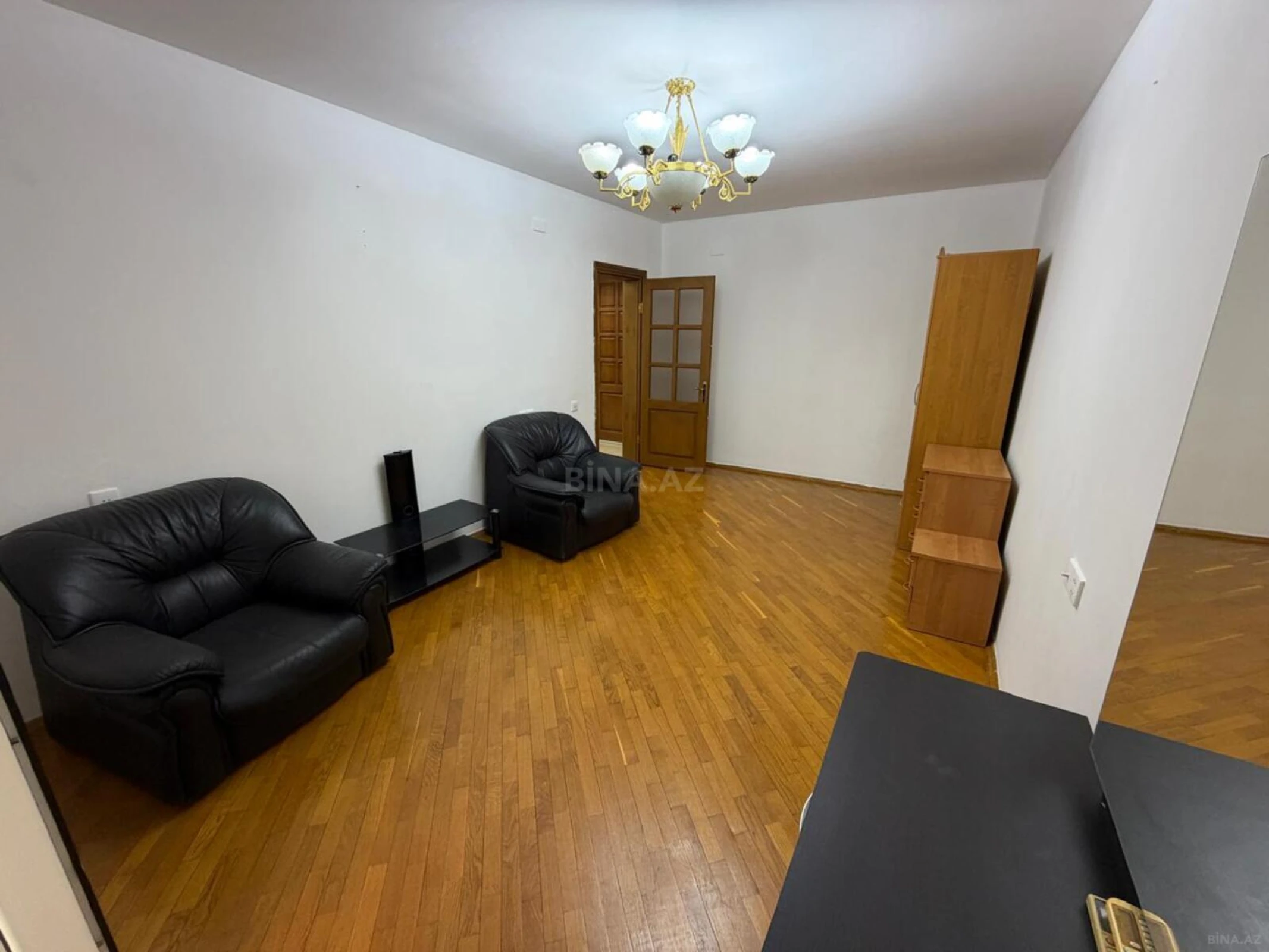 Satılır 3 otaqlı mənzil 152 m²
