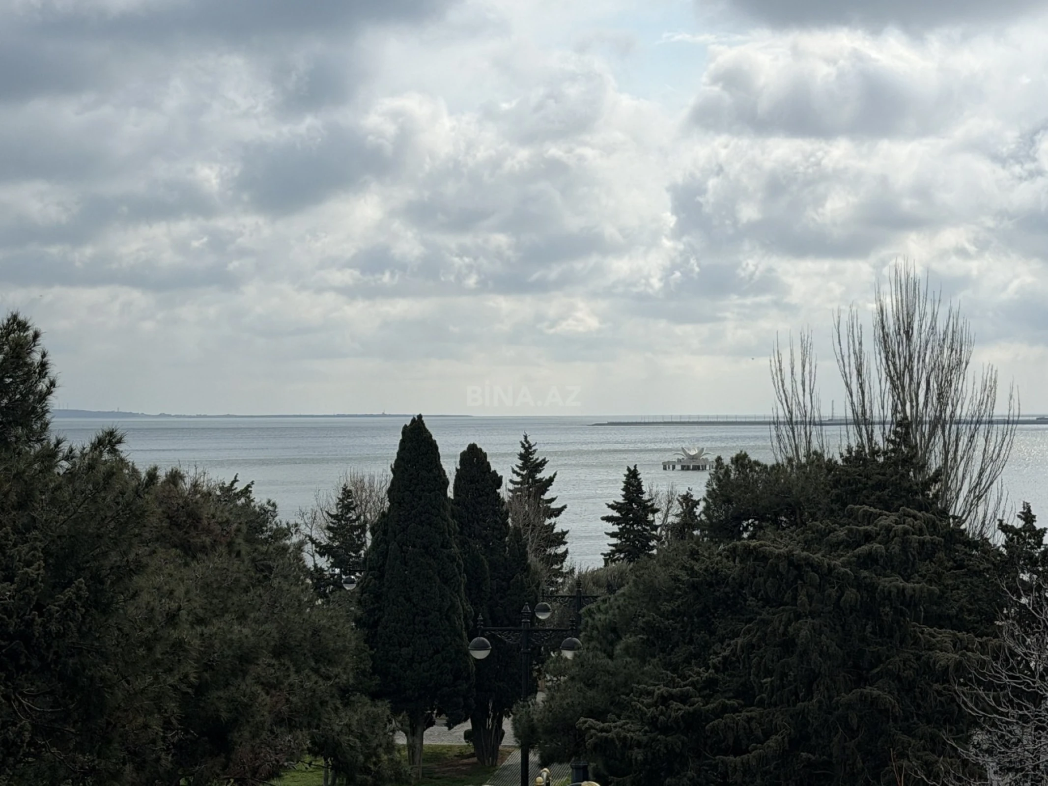 Satılır 3 otaqlı mənzil 152 m²