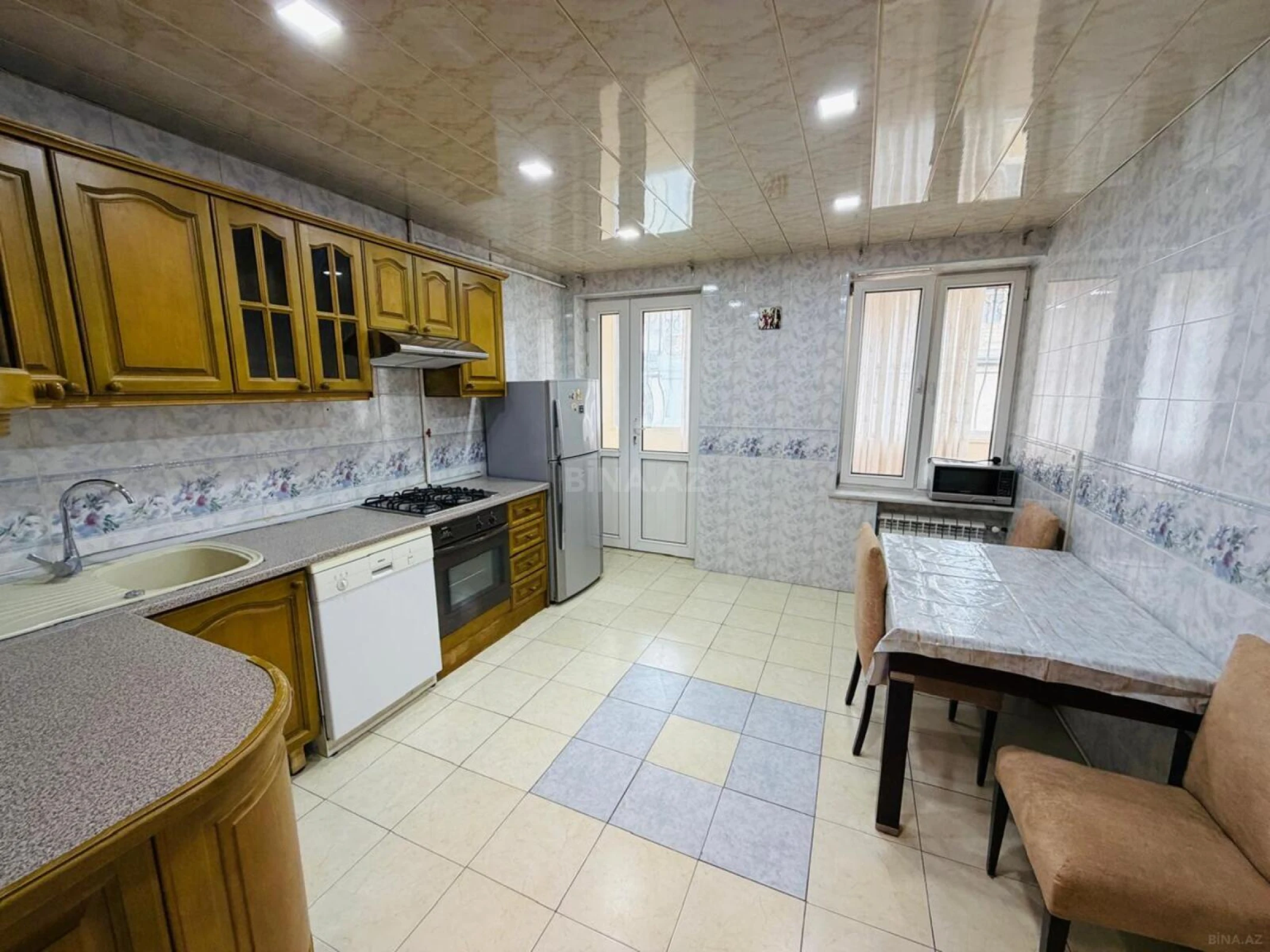 Satılır 3 otaqlı mənzil 152 m²
