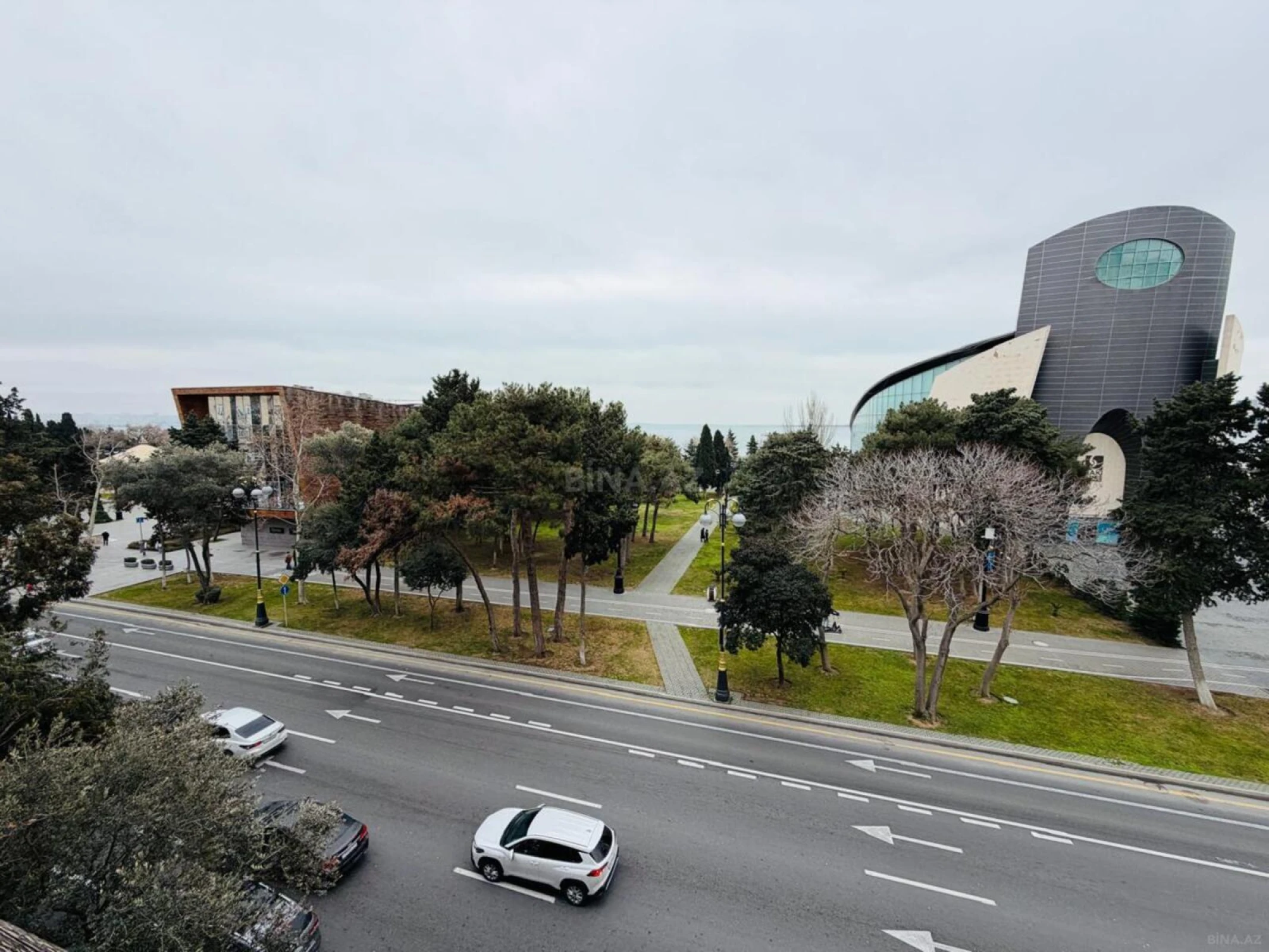 Satılır 3 otaqlı mənzil 152 m²