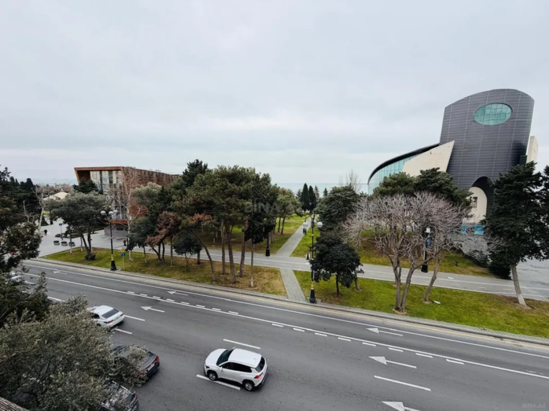 Satılır 3 otaqlı mənzil 152 m²