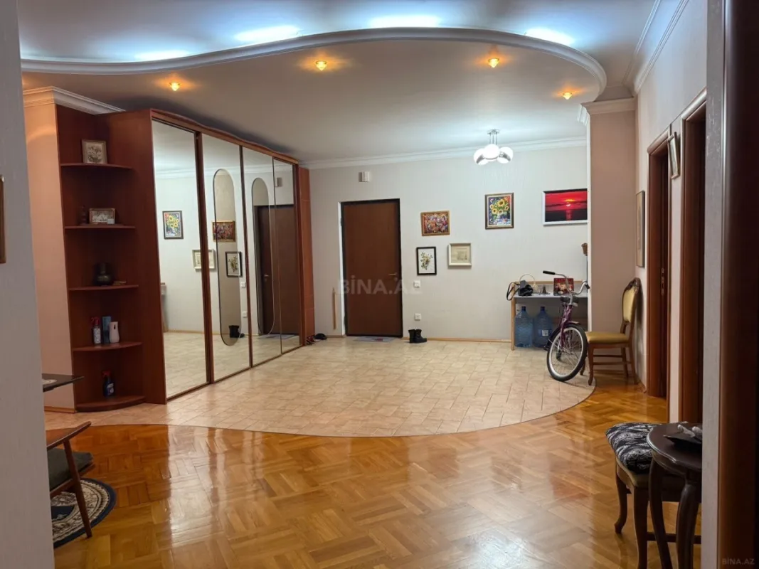 Kirayə verilir 4 otaqlı mənzil 200 m²
