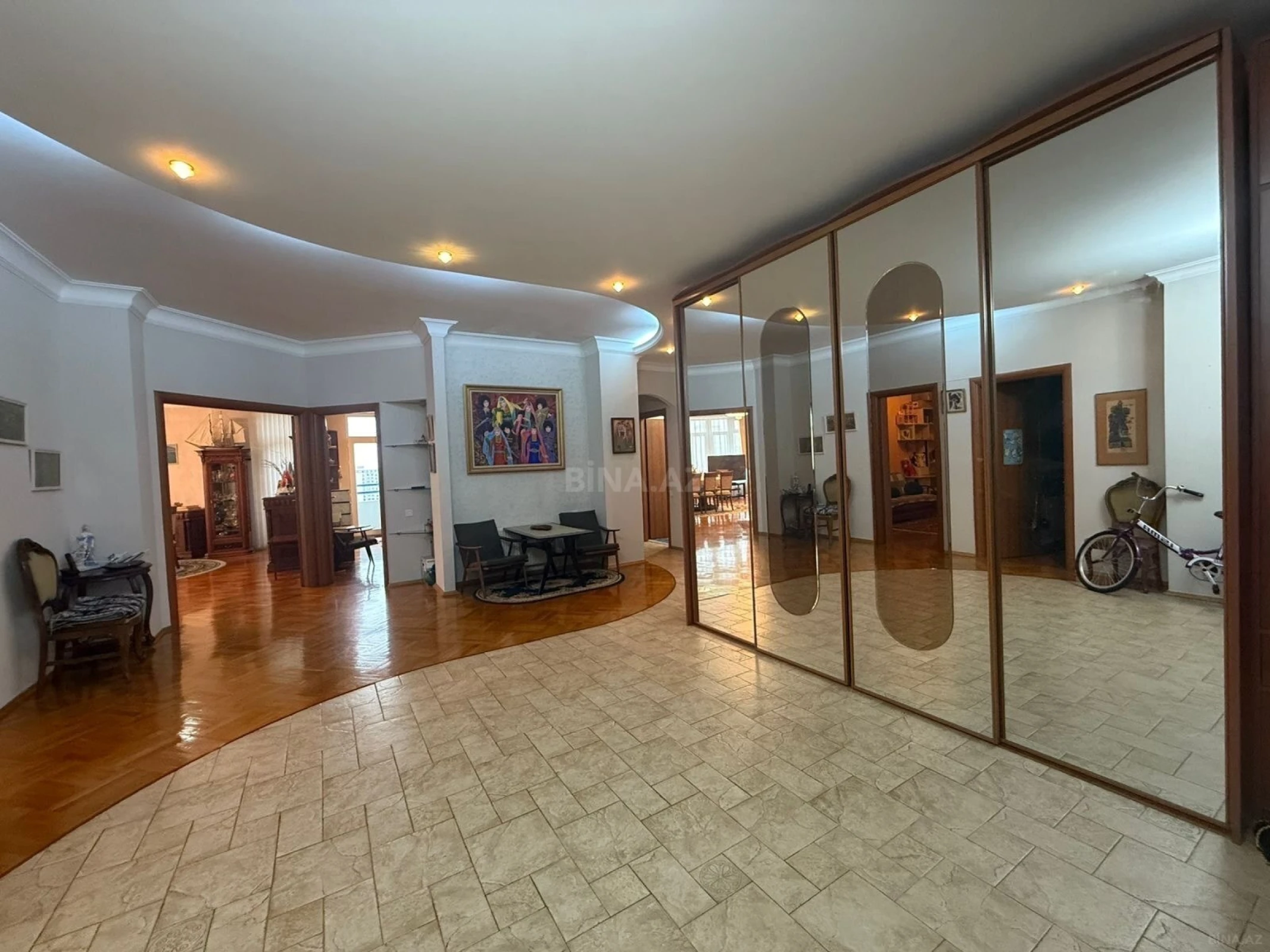 Kirayə verilir 4 otaqlı mənzil 200 m²