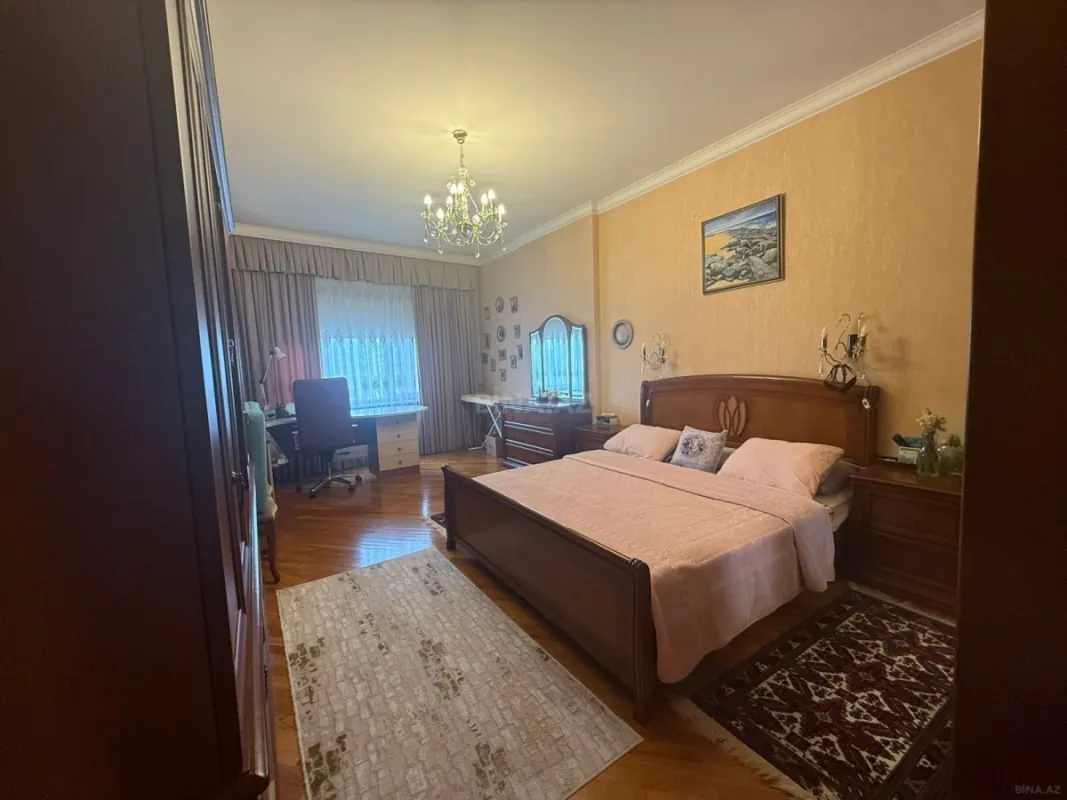 Kirayə verilir 4 otaqlı mənzil 200 m²