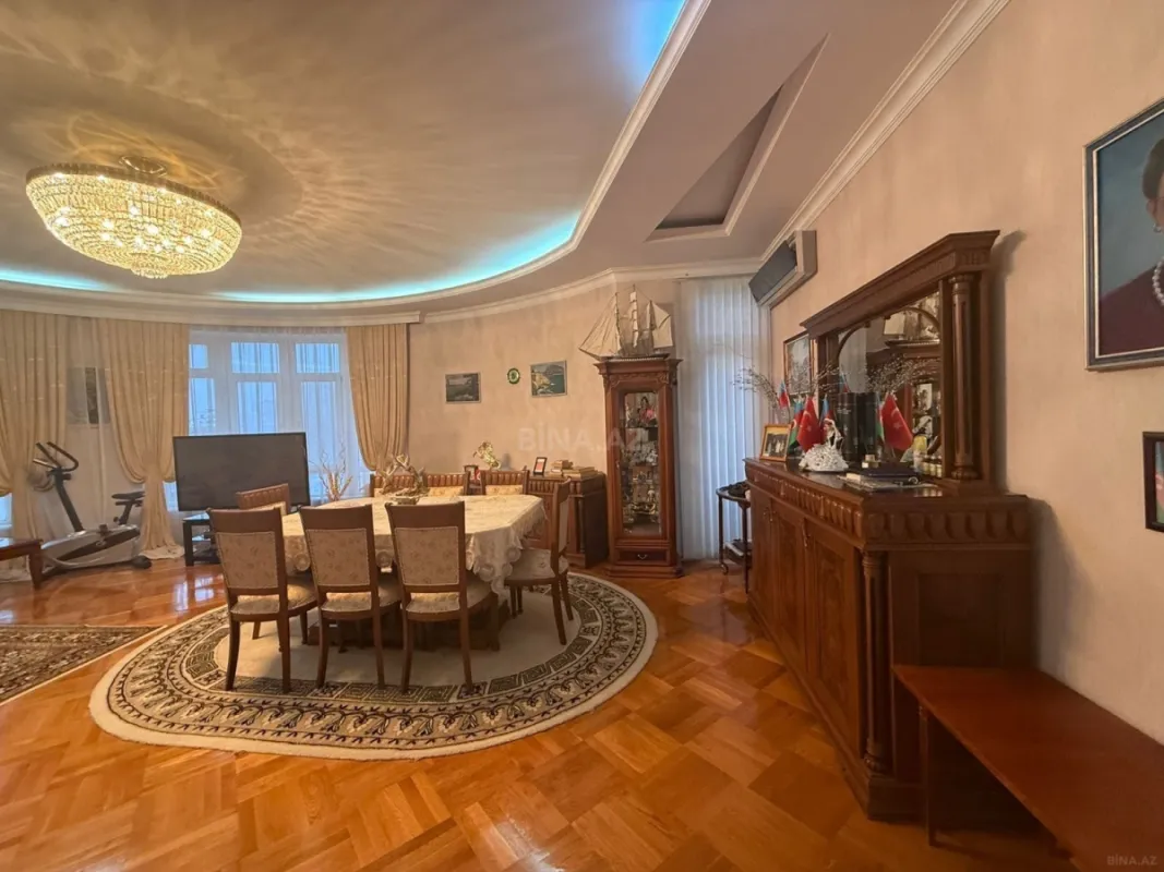 Kirayə verilir 4 otaqlı mənzil 200 m²