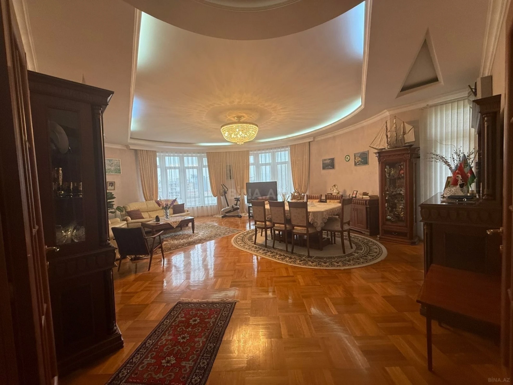 Kirayə verilir 4 otaqlı mənzil 200 m²