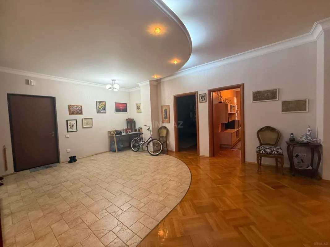 Kirayə verilir 4 otaqlı mənzil 200 m²
