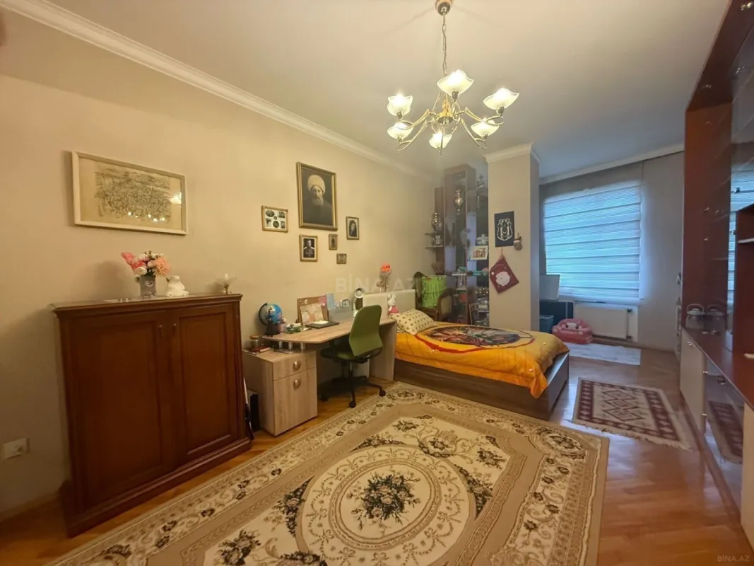 Kirayə verilir 4 otaqlı mənzil 200 m²
