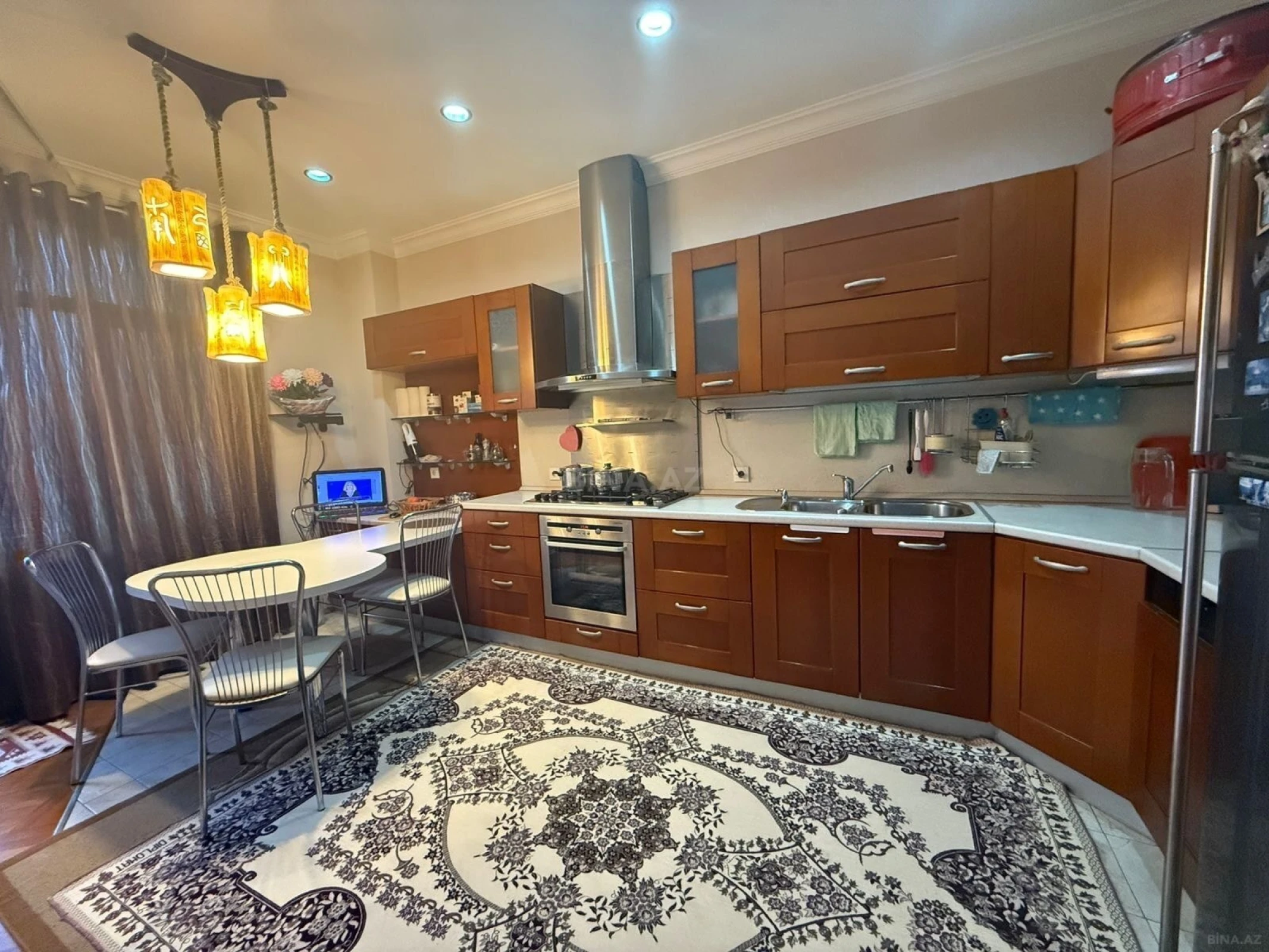 Kirayə verilir 4 otaqlı mənzil 200 m²