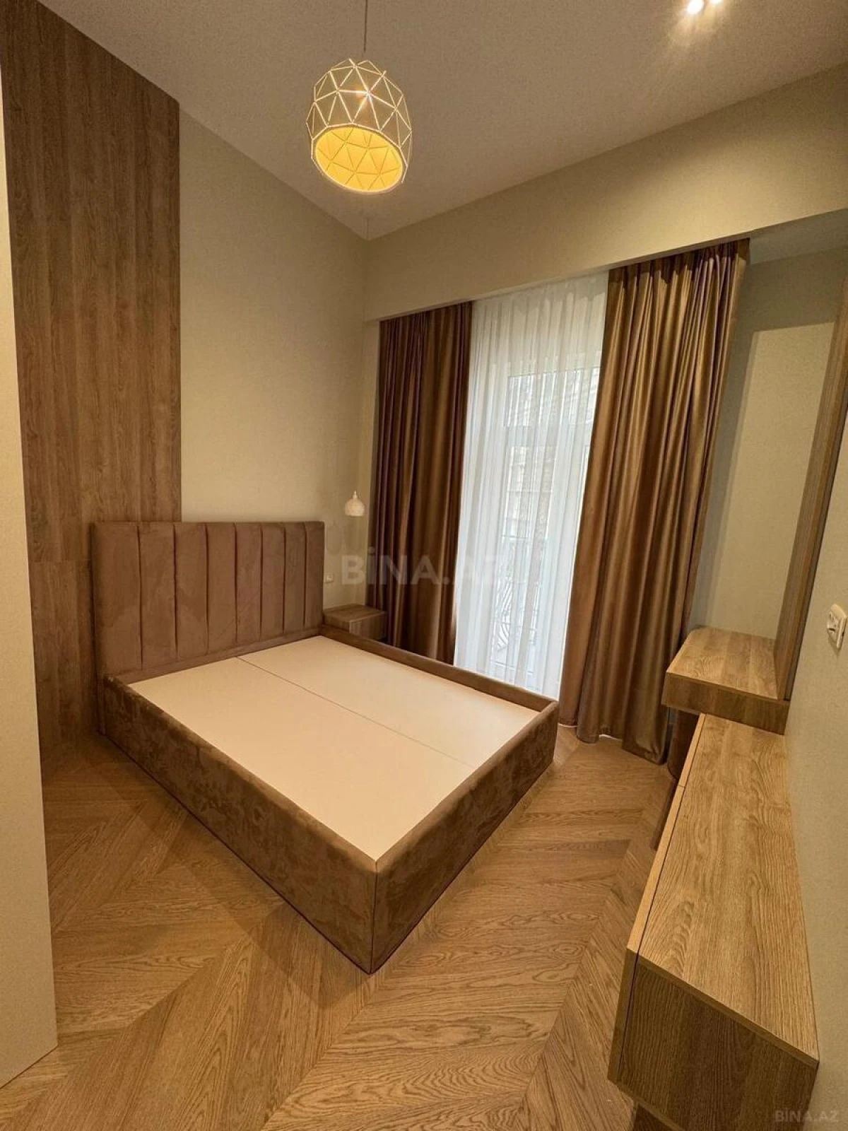 Kirayə verilir 4 otaqlı mənzil 145 m²