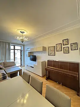Satılır 2 otaqlı mənzil 58 m²