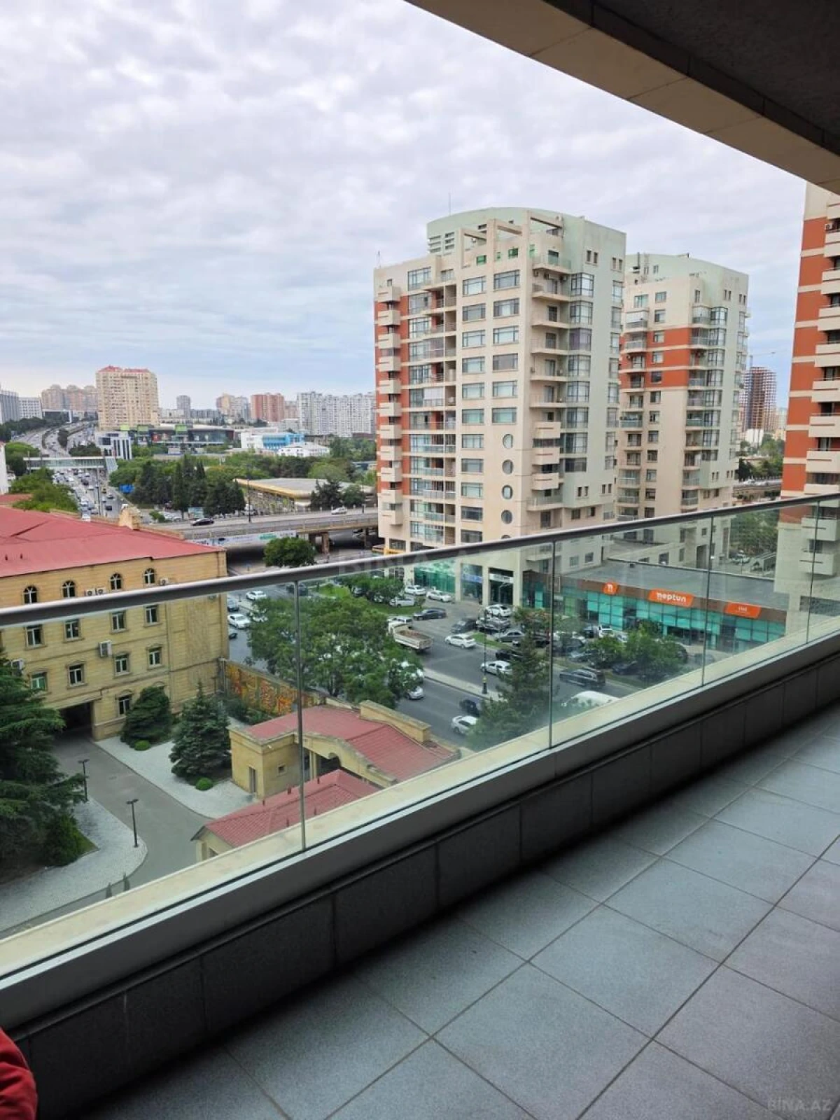 Kirayə verilir 3 otaqlı mənzil 144 m²