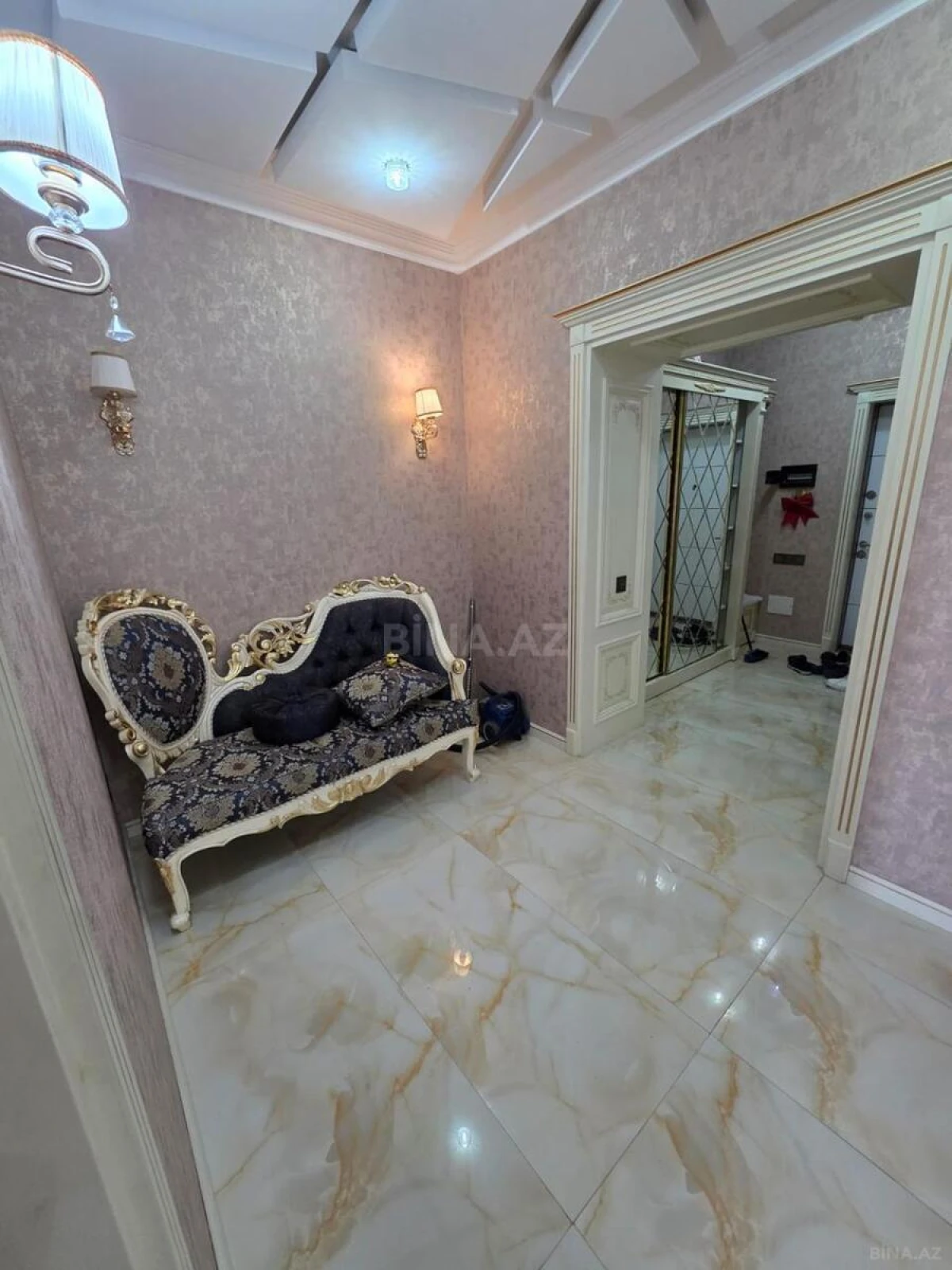 Kirayə verilir 3 otaqlı mənzil 144 m²